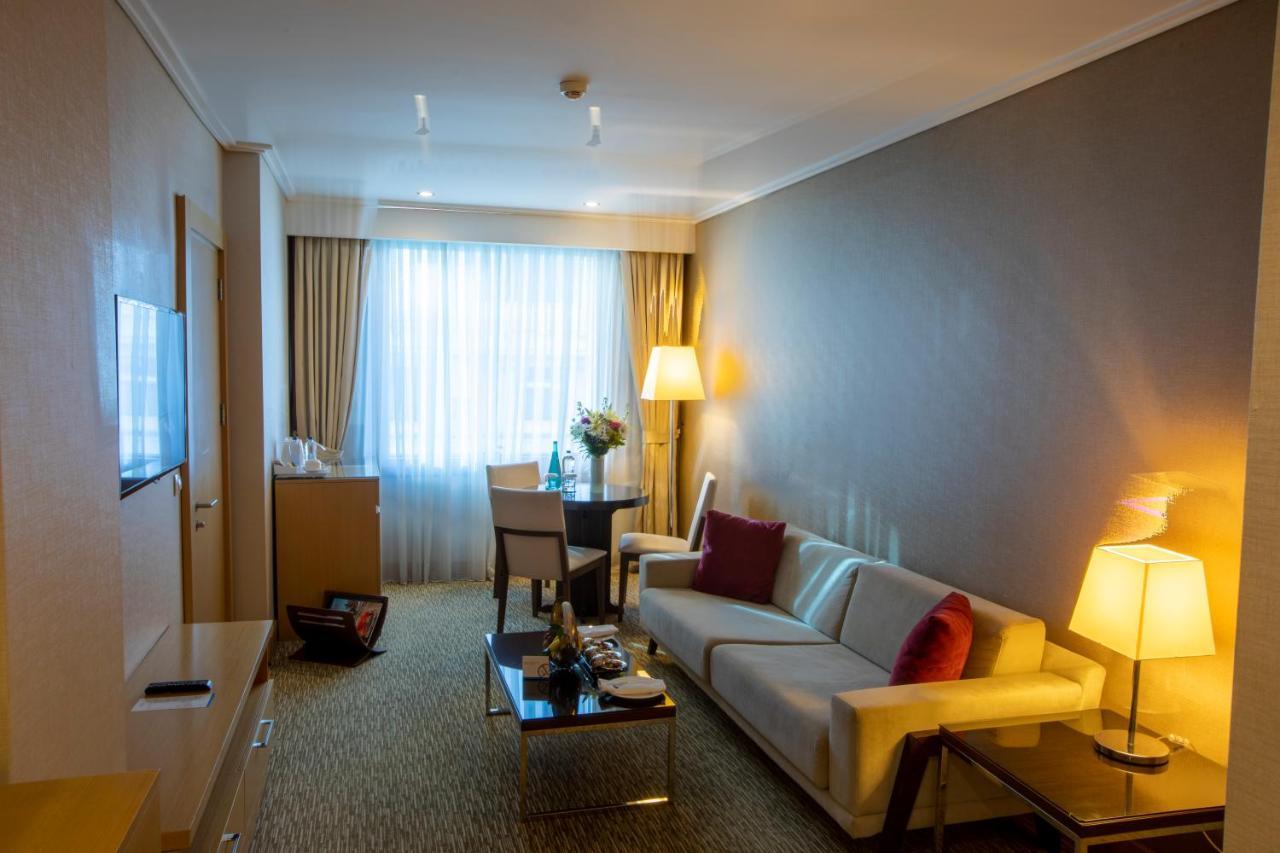 One-Bedroom Suite with City View,823881896:JPEG