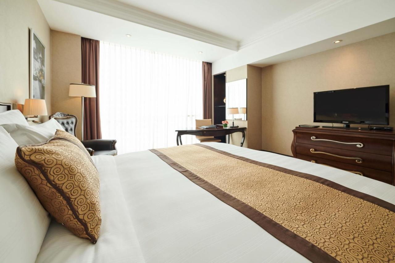 Club Deluxe Double or Twin Room,1005390910:JPEG
