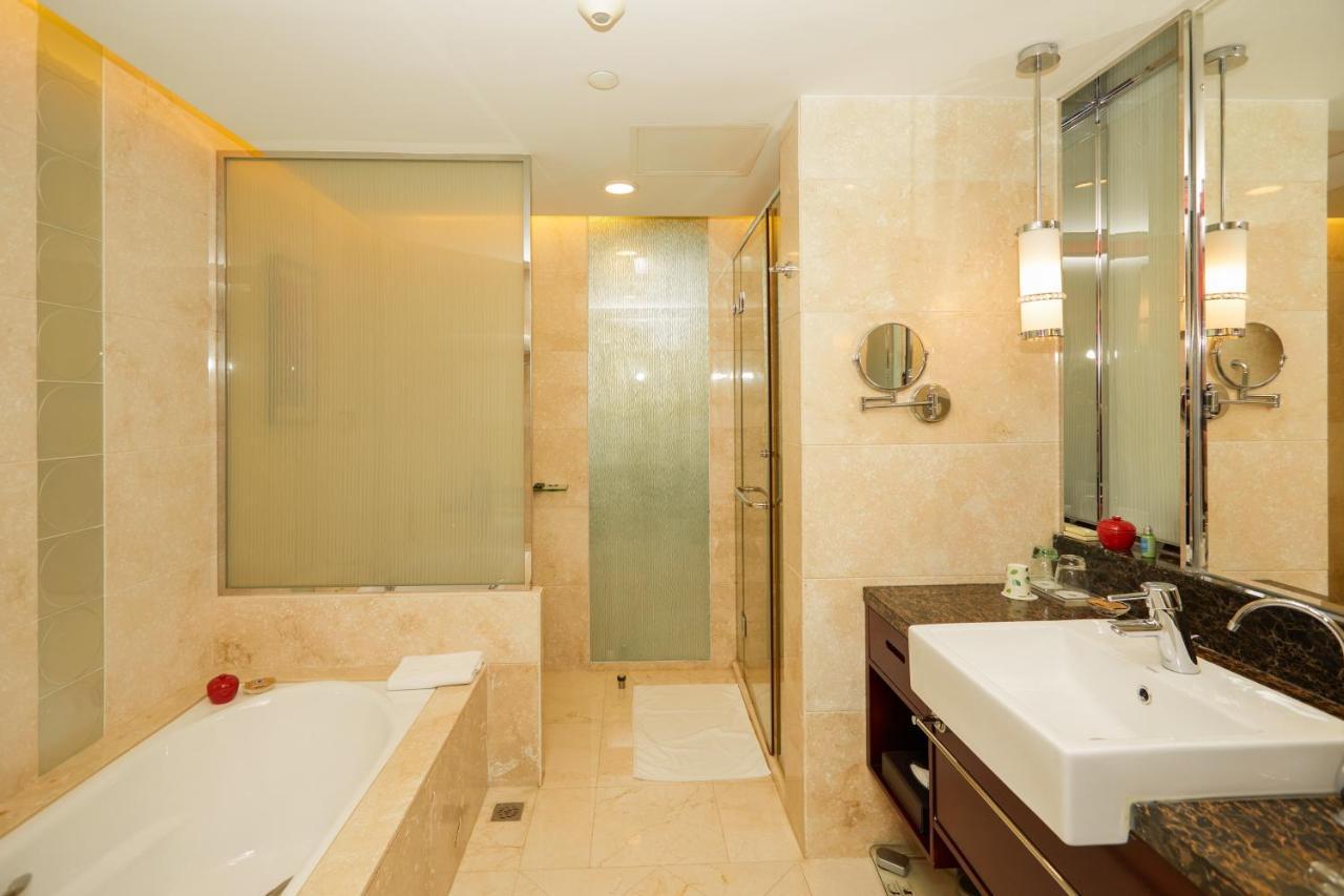 Garden View King Bed Room