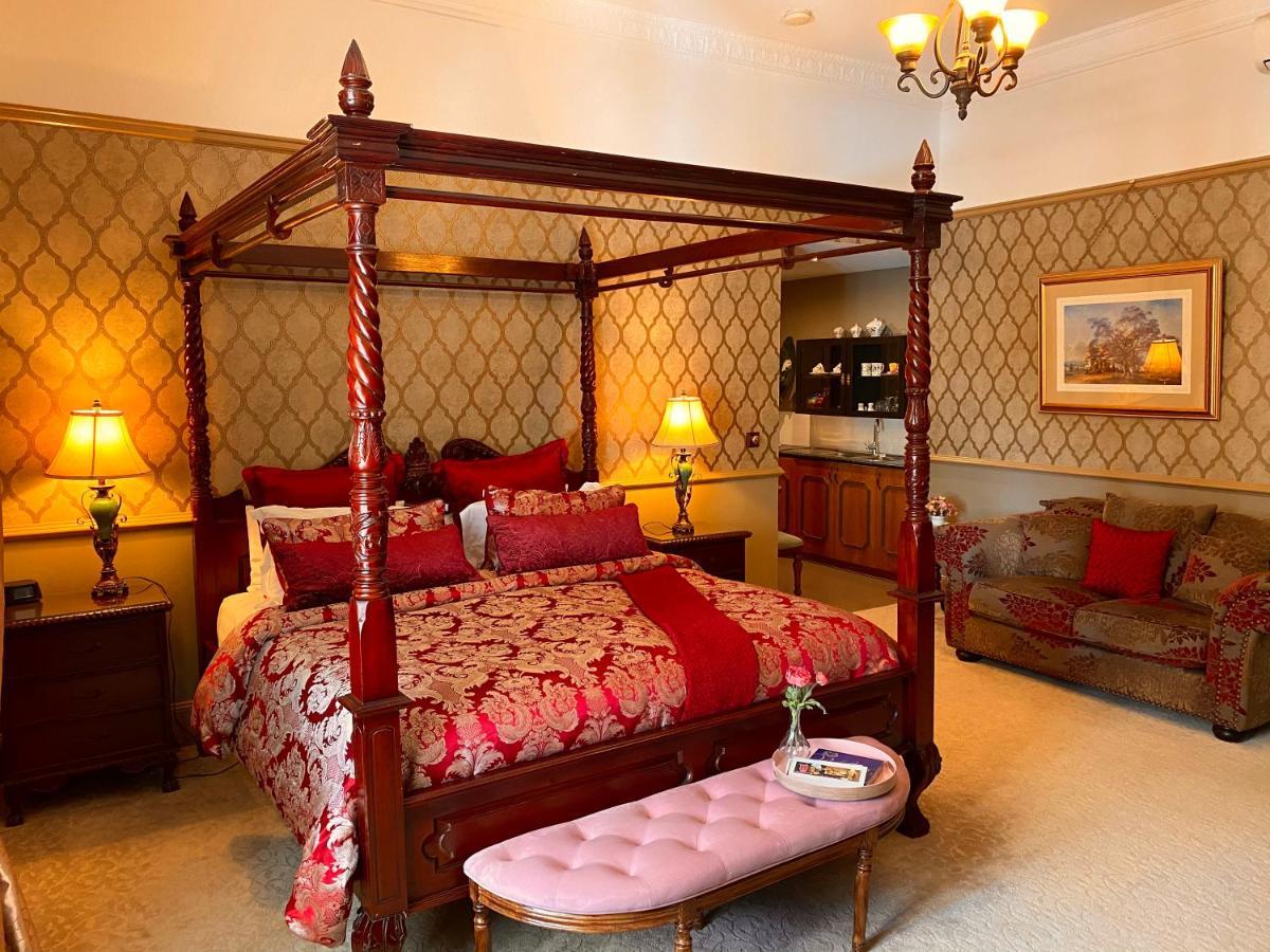 King Suite Spa Bath