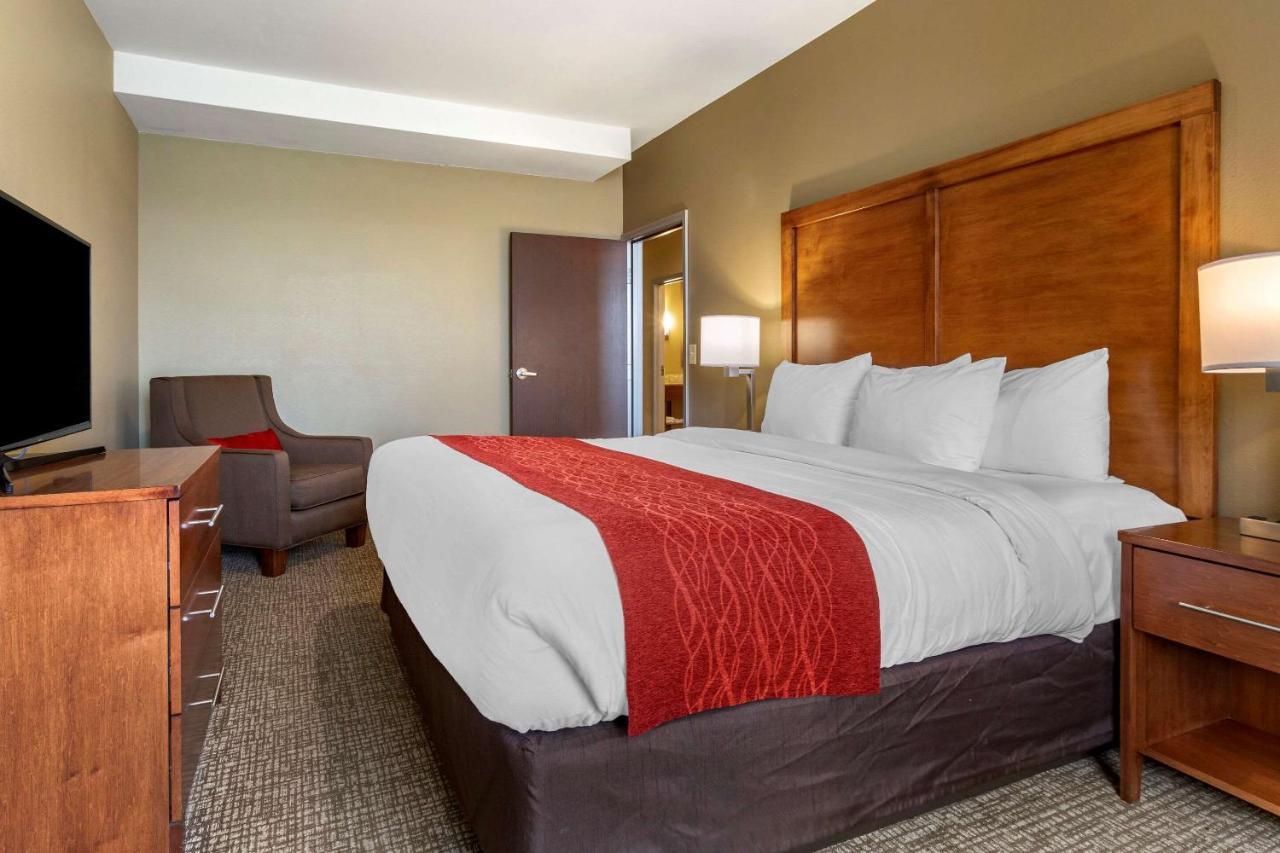 Triple Queen Suite