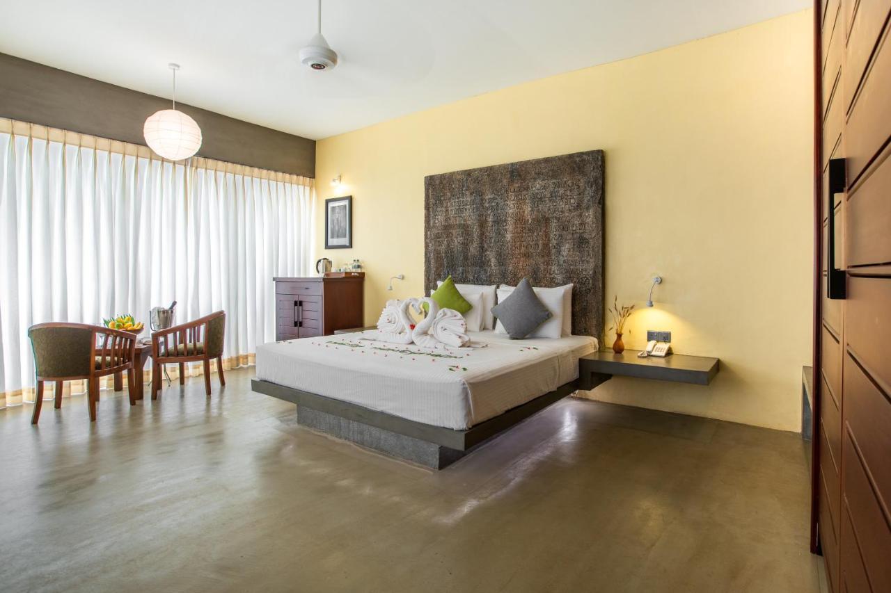Deluxe King Suite