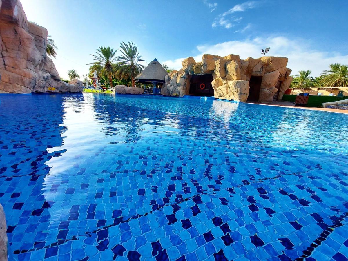 Oasis Deluxe King Room with Pool View - 20% discount on F&B and 30% discount on Spa