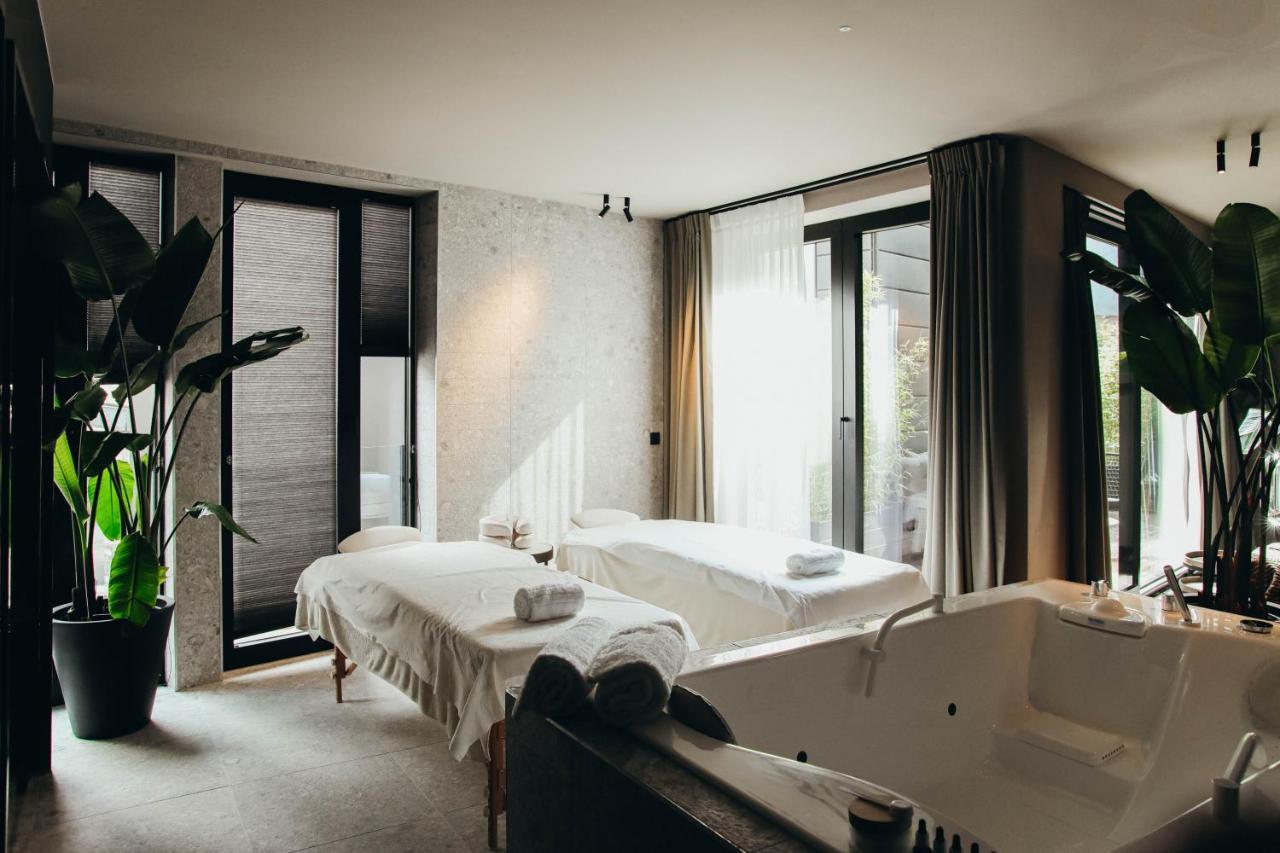 Suite with Spa Bath,1024984783:JPEG