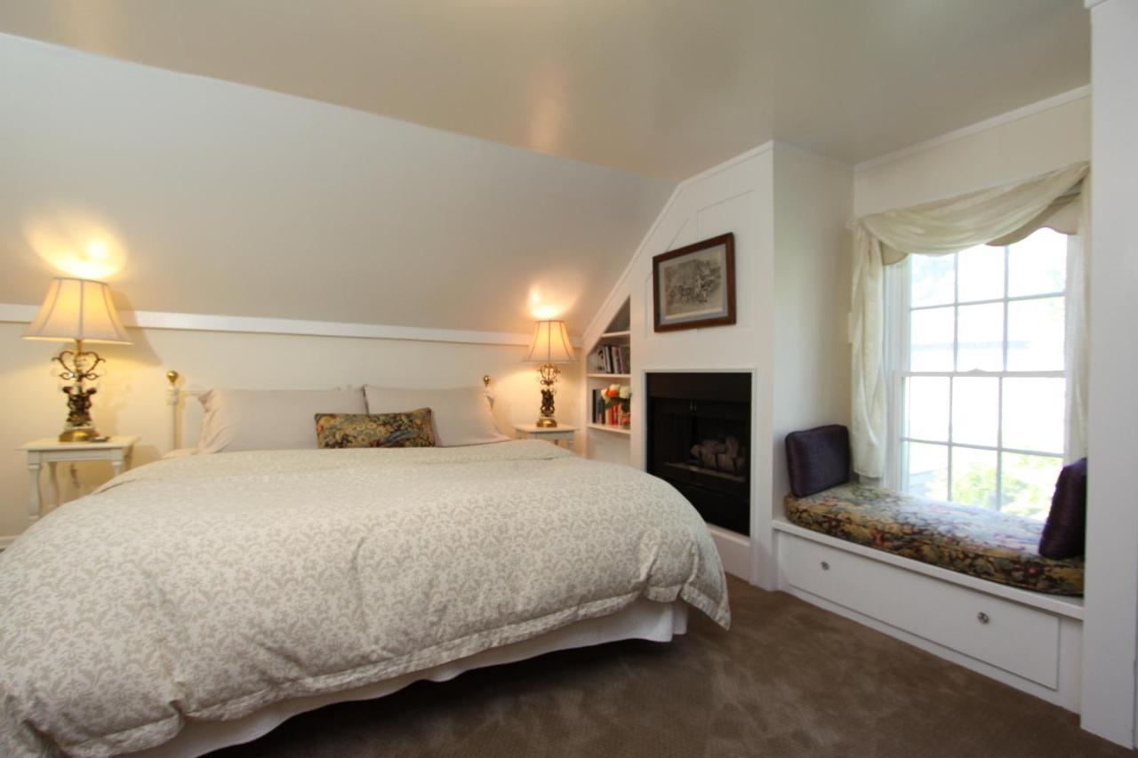 Deluxe King Room,1589518389:JPEG