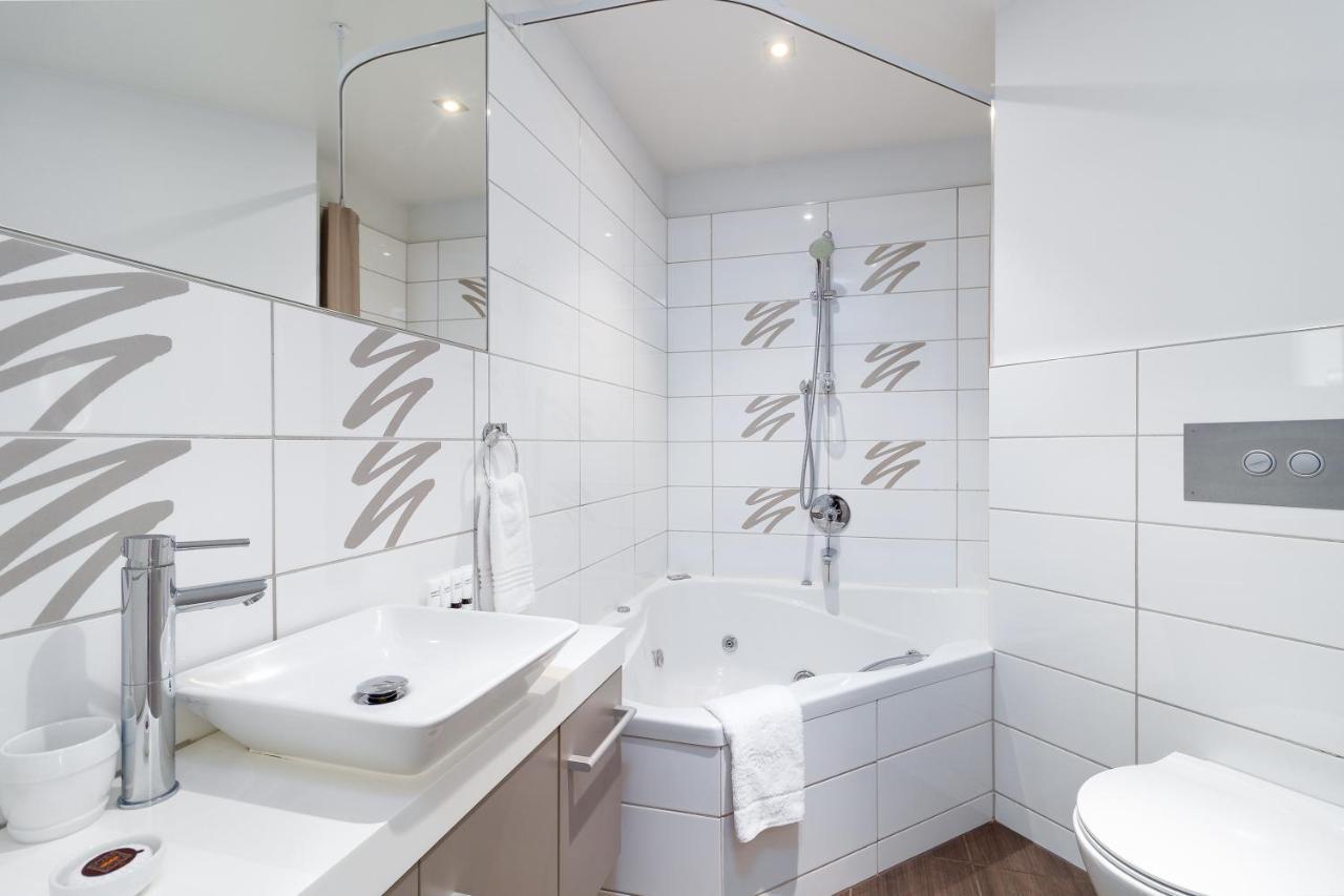 Deluxe King Spa Studio
