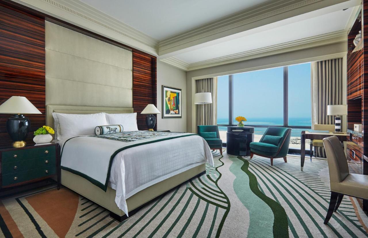 Premier Room One King Bed