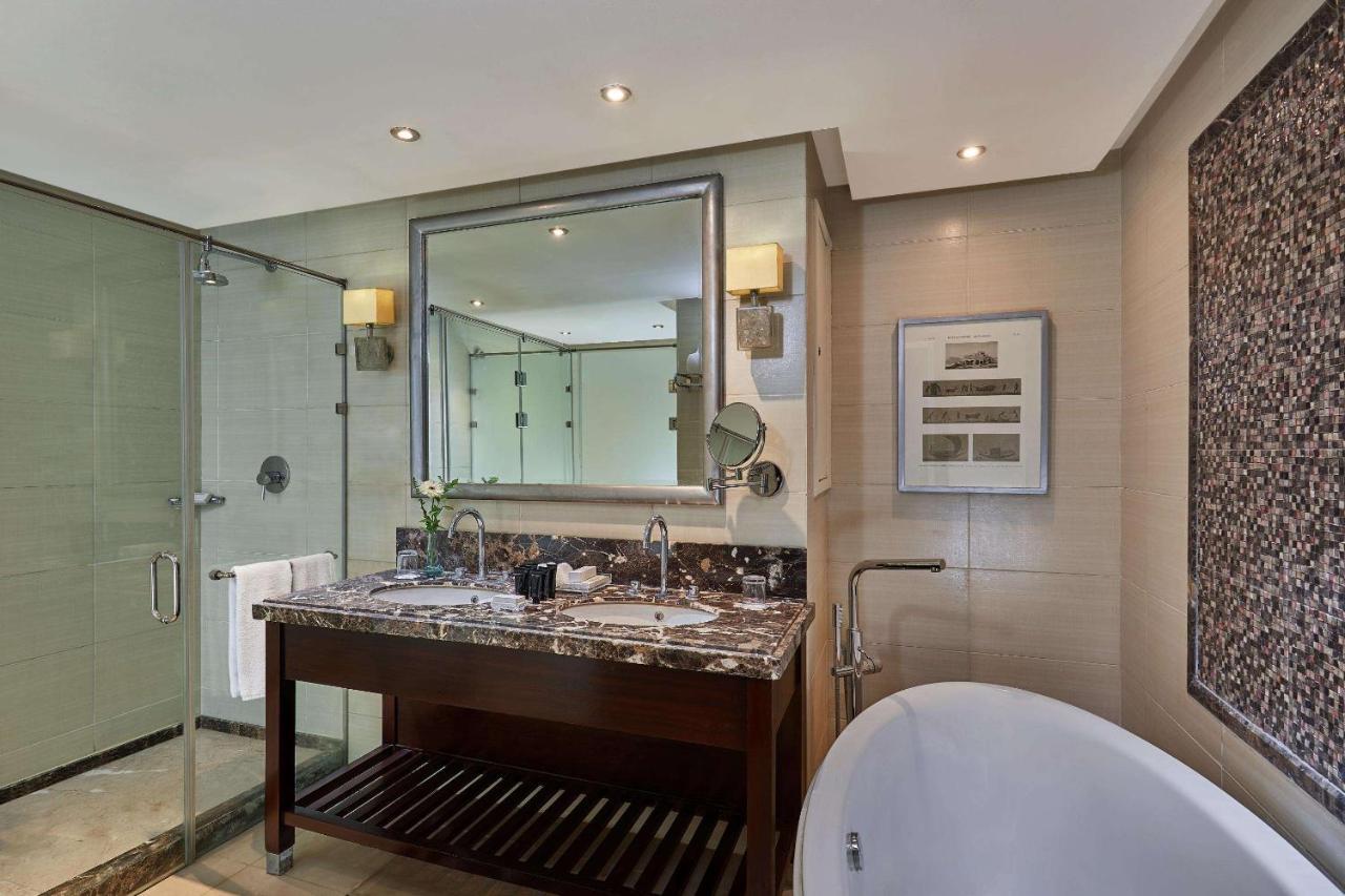 Executive Suite,1458541384:JPEG