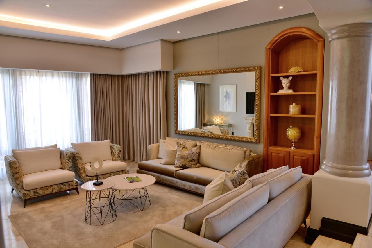 Honeymoon Suite