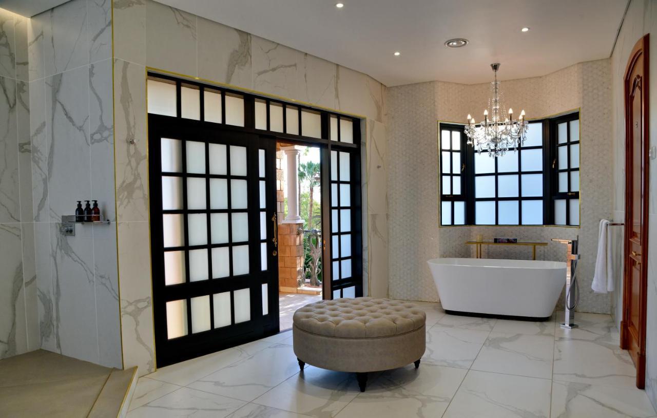 Honeymoon Suite