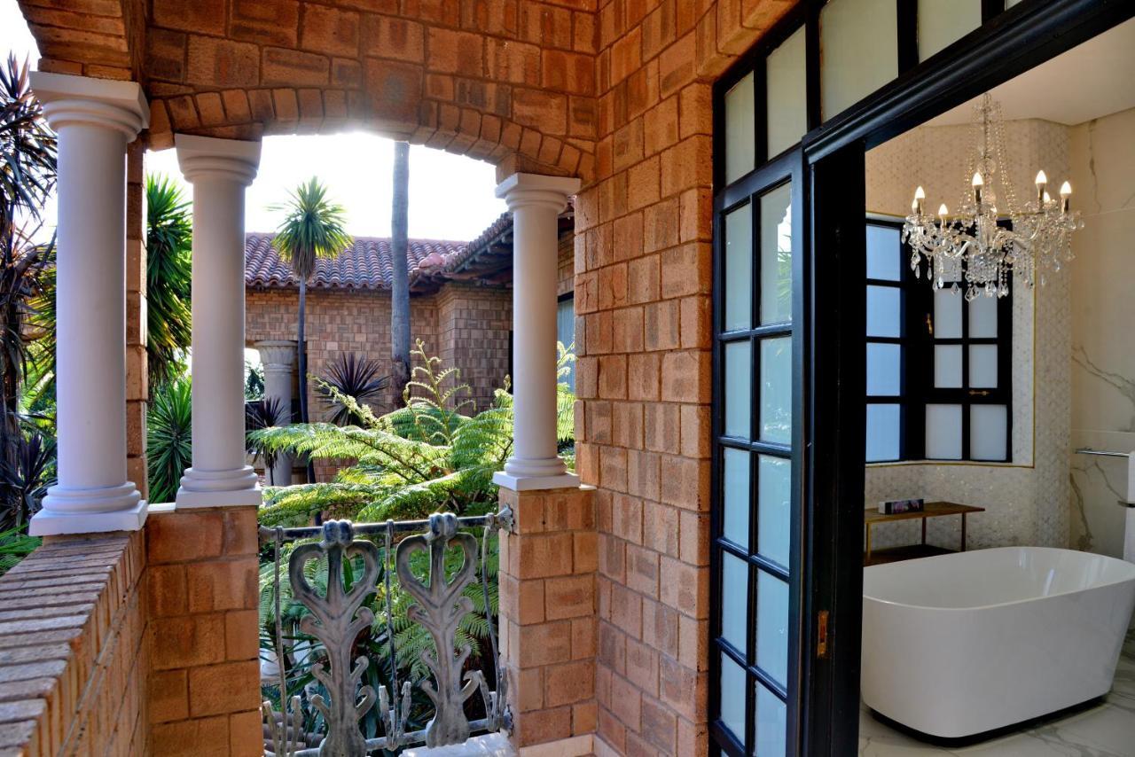 Honeymoon Suite