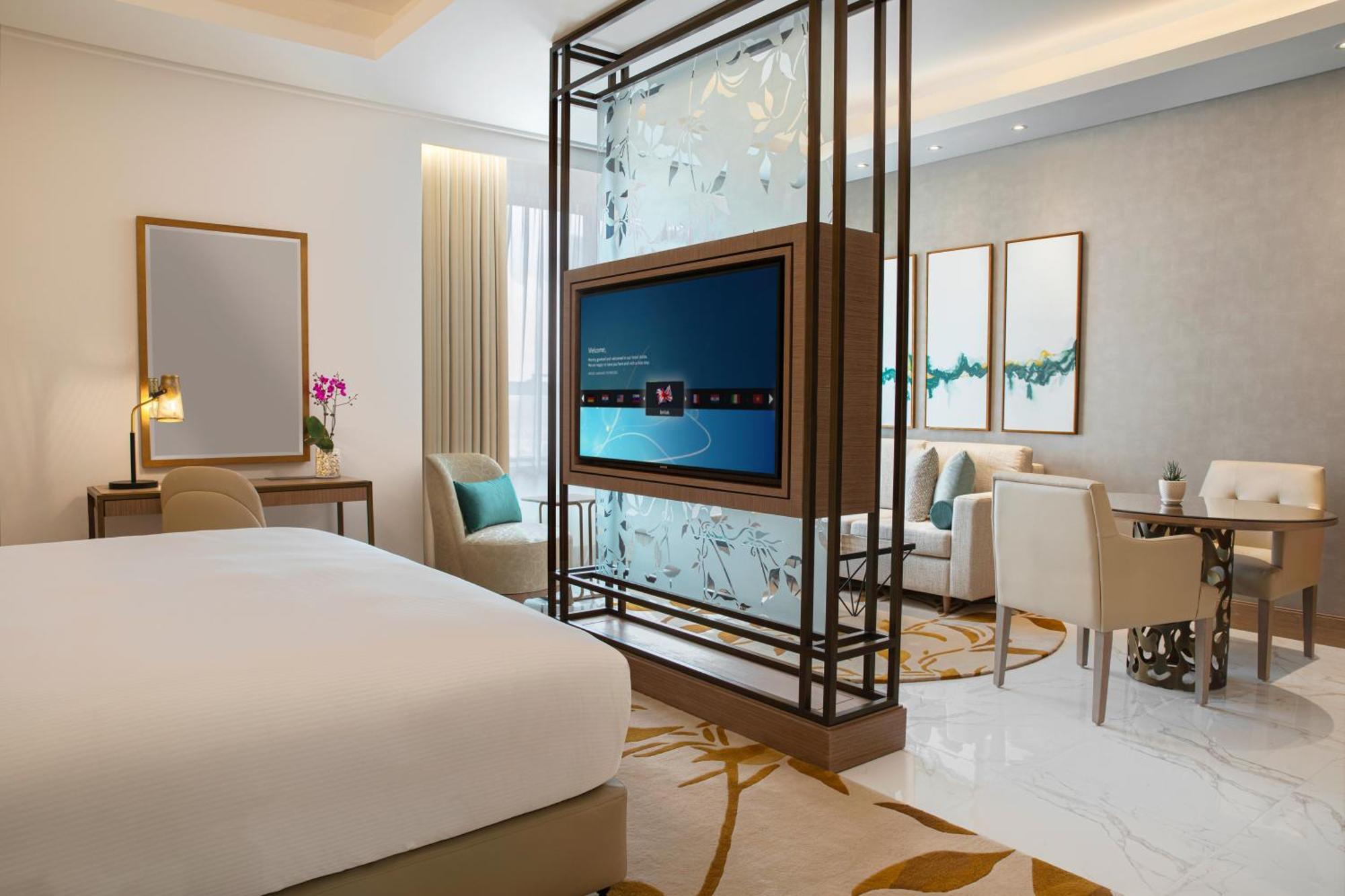 King Bed Room City View