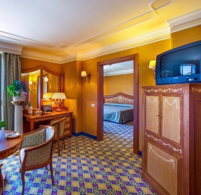 Suite with Mountain View,1078976770:JPEG