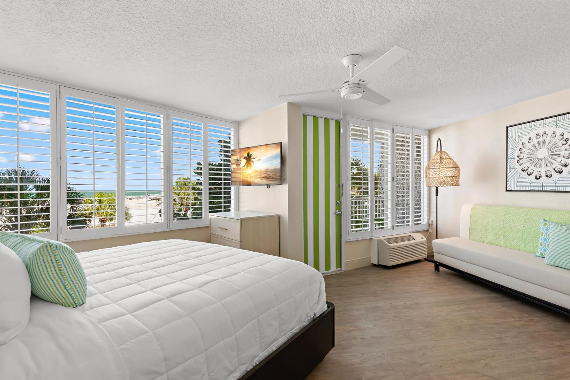 Suite mit Kingsize-Bett und Meerblick