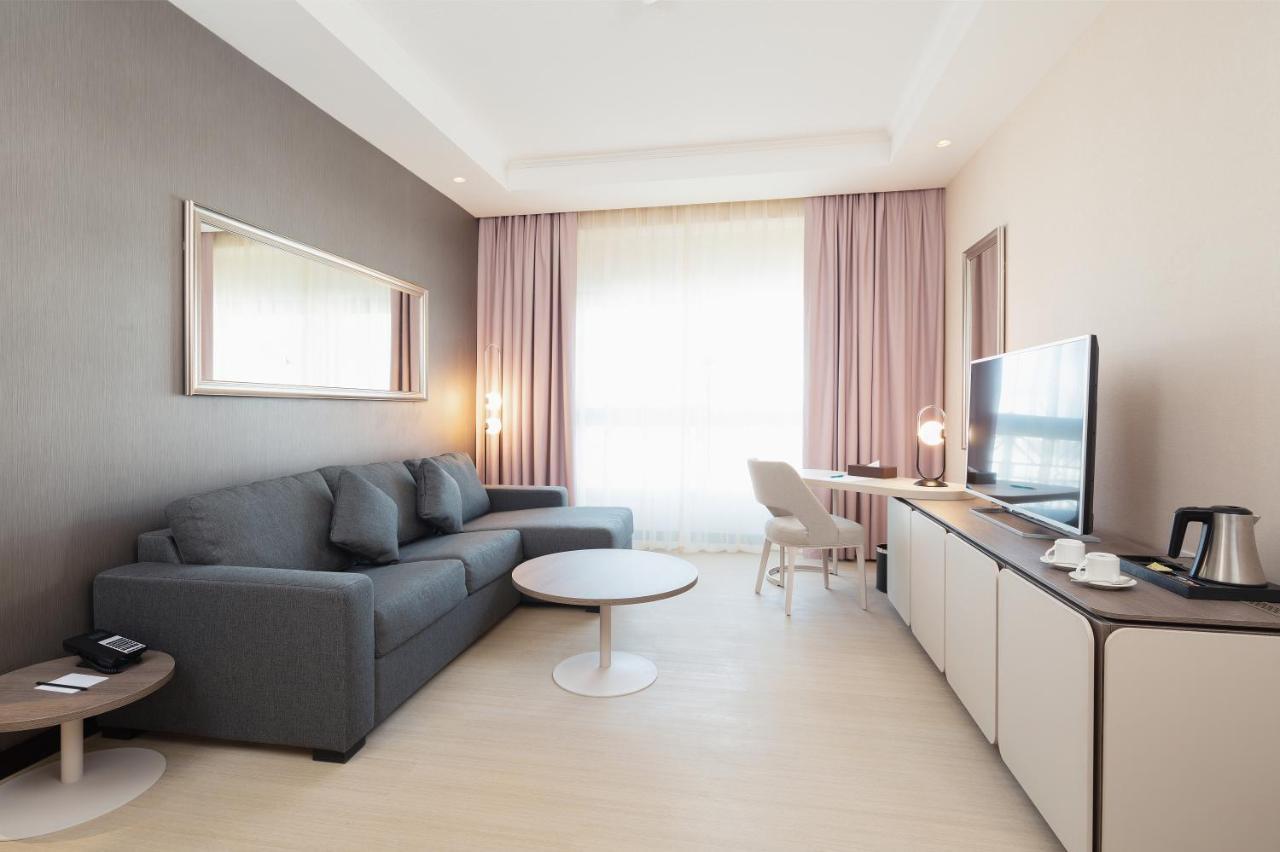 Suite , 20% F&B ,Salon, with Complimentary Shuttle to Dubai Mall & La Mer Beach,1081999312:JPEG