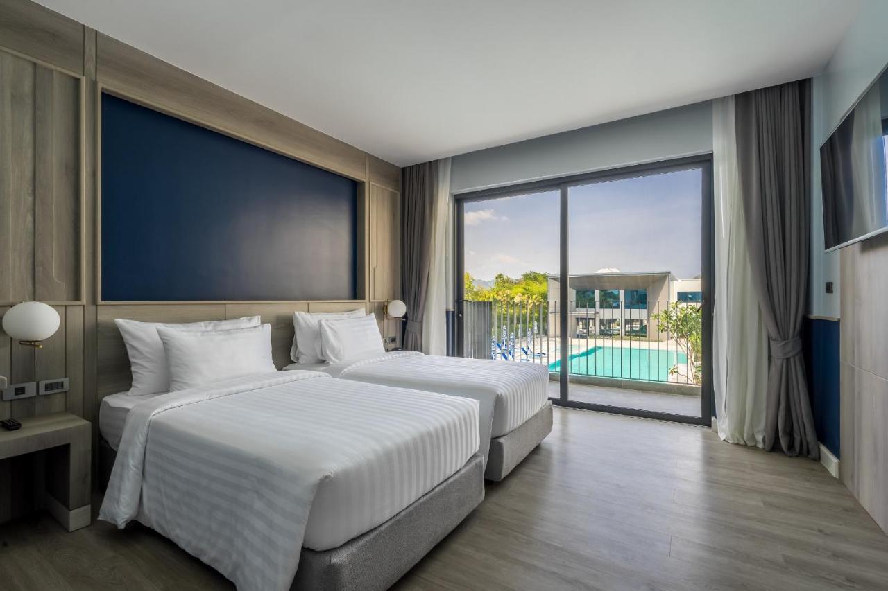 Deluxe Double or Twin Room Pool View