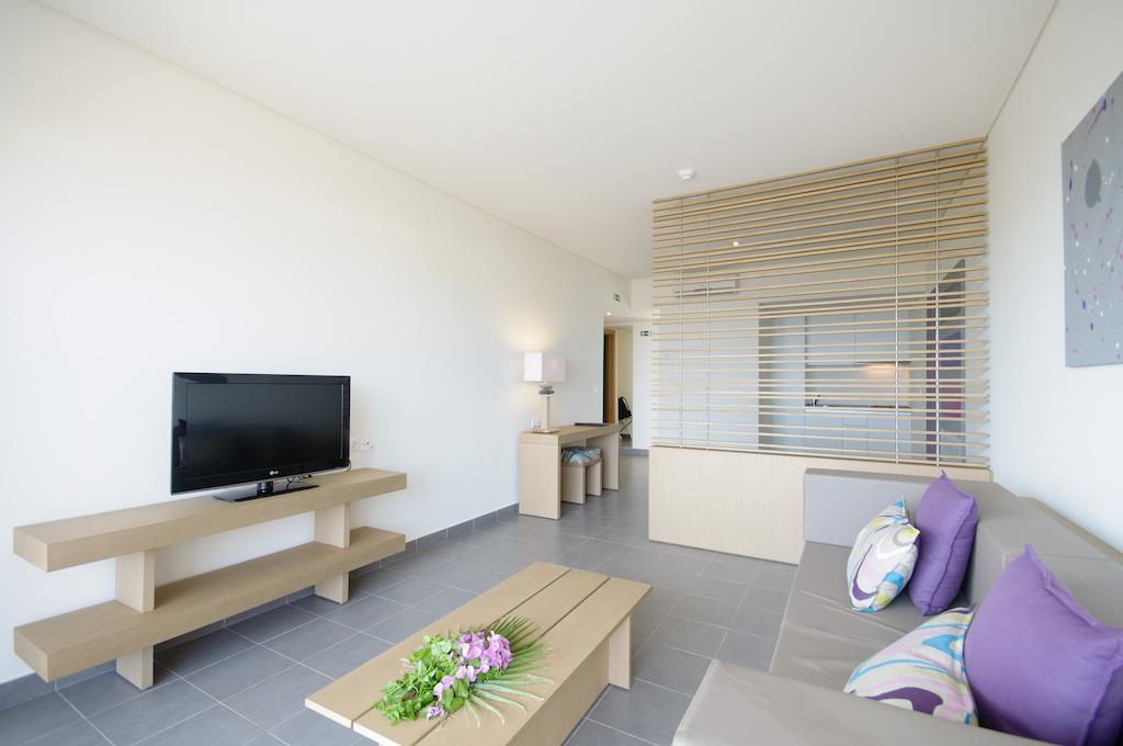 Deluxe Suite,106801440:JPEG