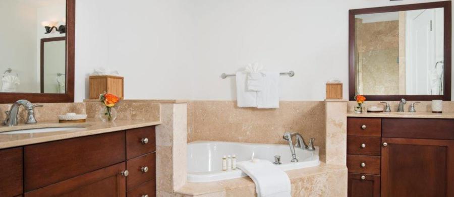 One-Bedroom Oceanfront Suite