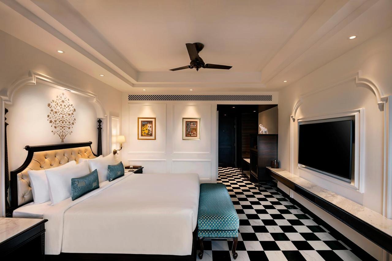 Deluxe King Room on Laundry service Room Upgrade