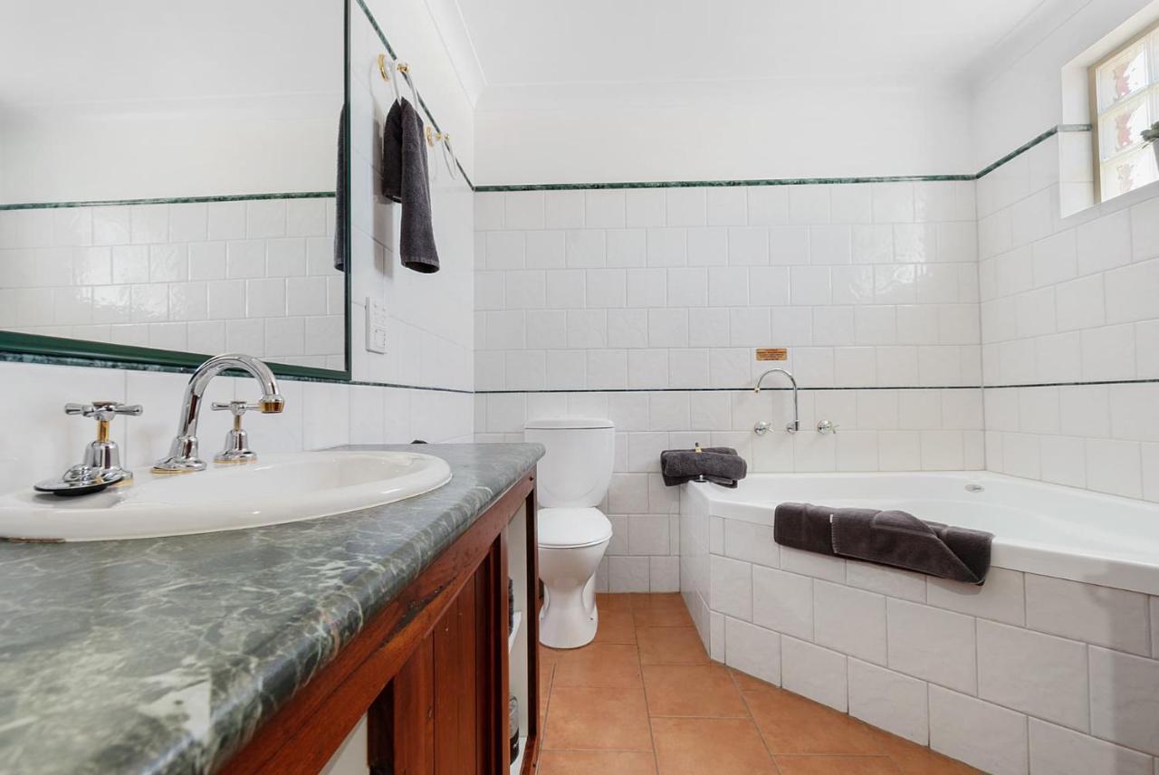 King Suite Spa Bath