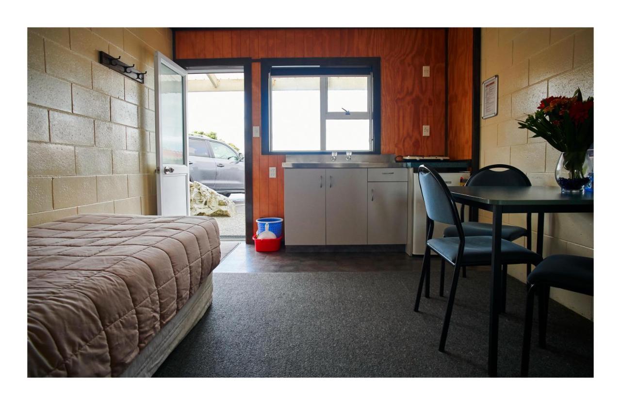 Small Cabin Kitchenette 5 Guests