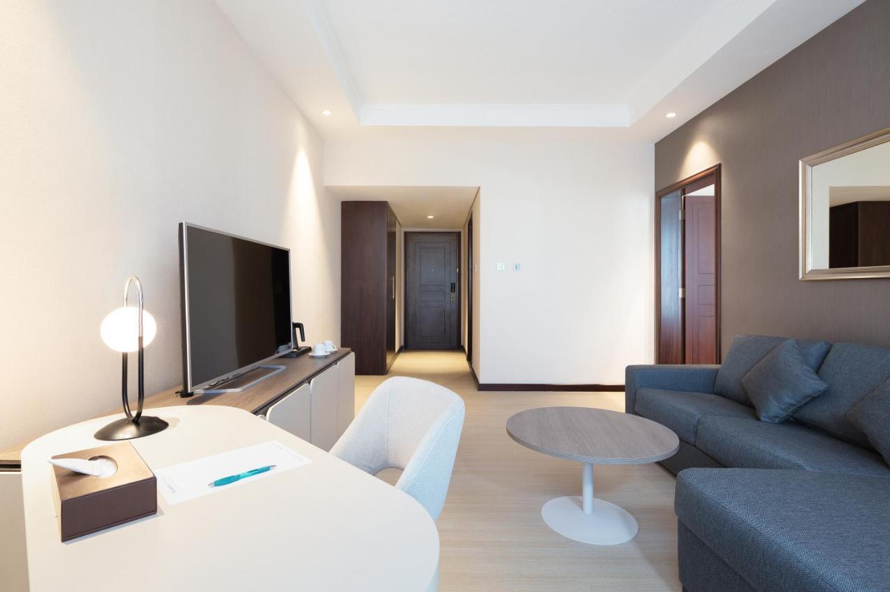 Suite , 20% F&B ,Salon, with Complimentary Shuttle to Dubai Mall & La Mer Beach,1059650200:JPEG