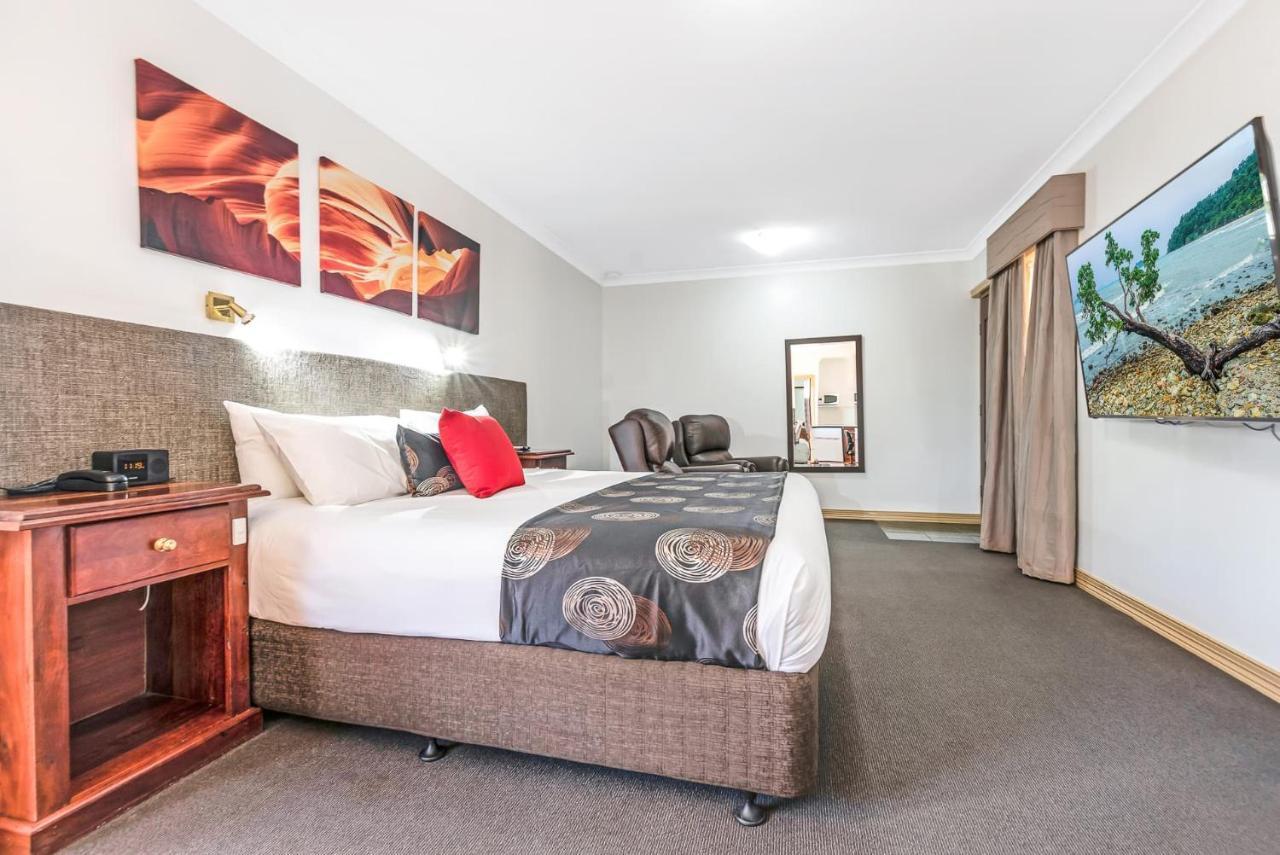 King Suite Spa Bath
