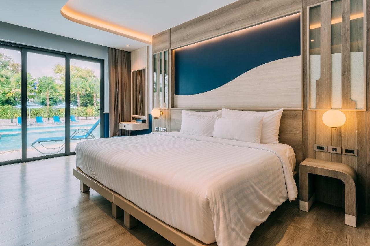 Deluxe Double or Twin Room Pool Access