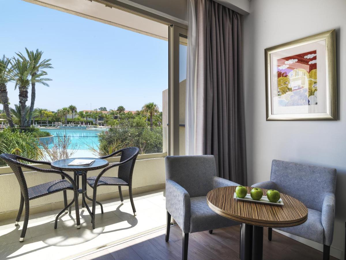 Deluxe Room Pool & Garden View
