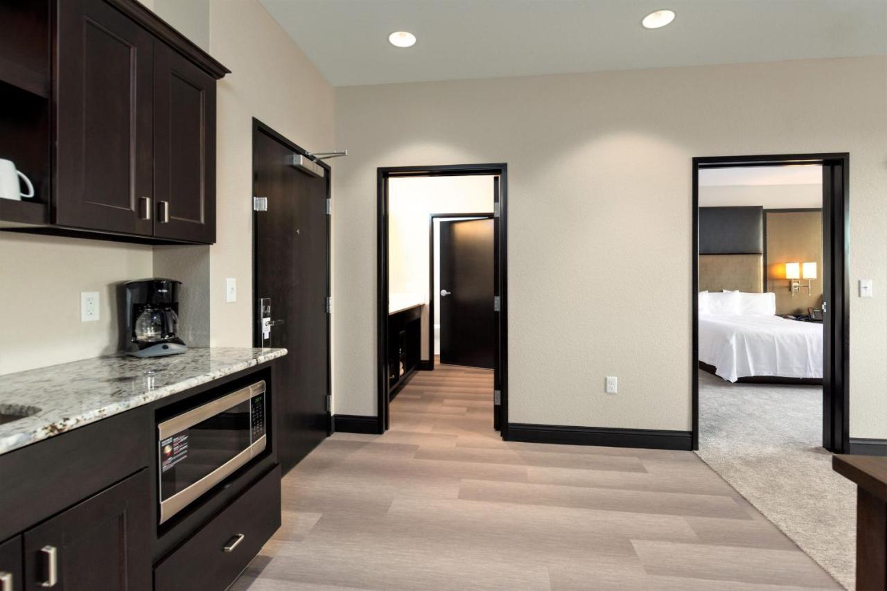 Deluxe King Suite