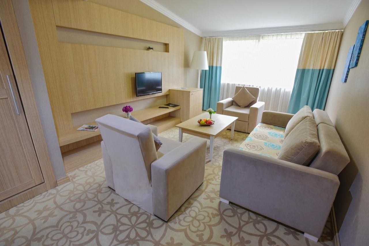 Corner Suite Lake View & Balcony