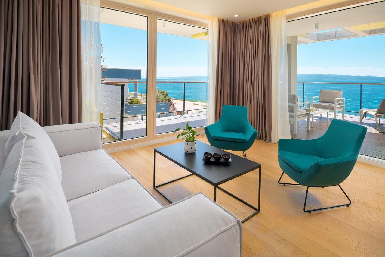 One-bedroom apartment balcony partial sea view