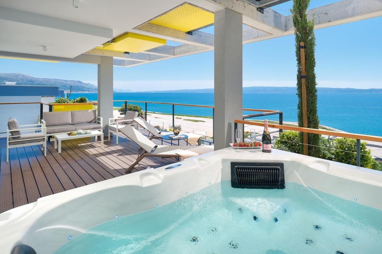 Two-Bedroom Apartment Terrace Sea View Jacuzzi