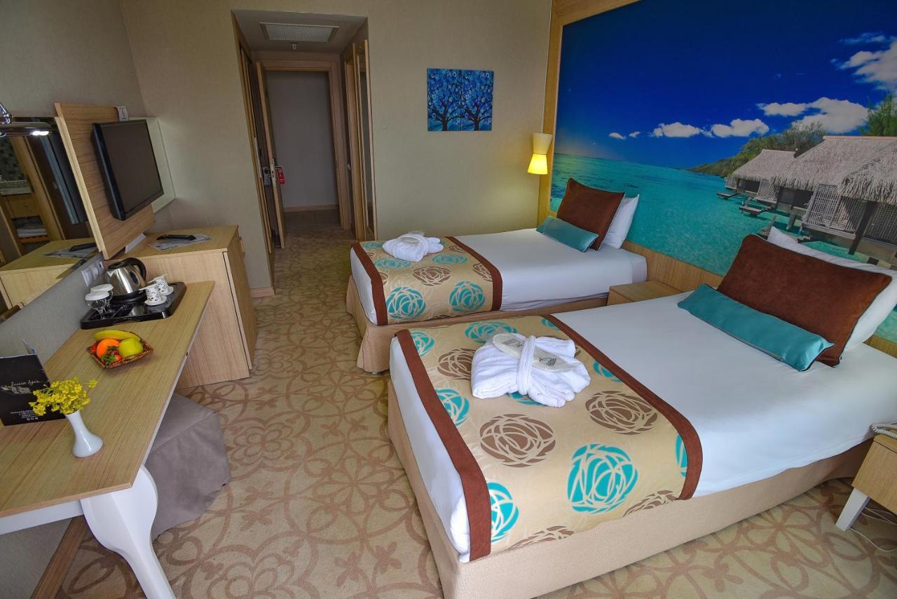 Standard Twin Room Lake View & Balcony