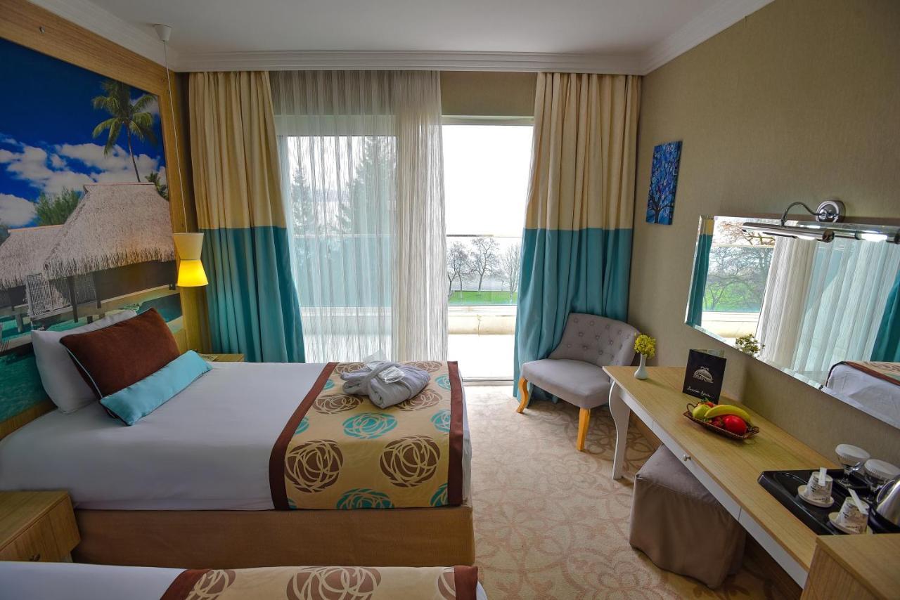 Standard Twin Room Lake View & Balcony