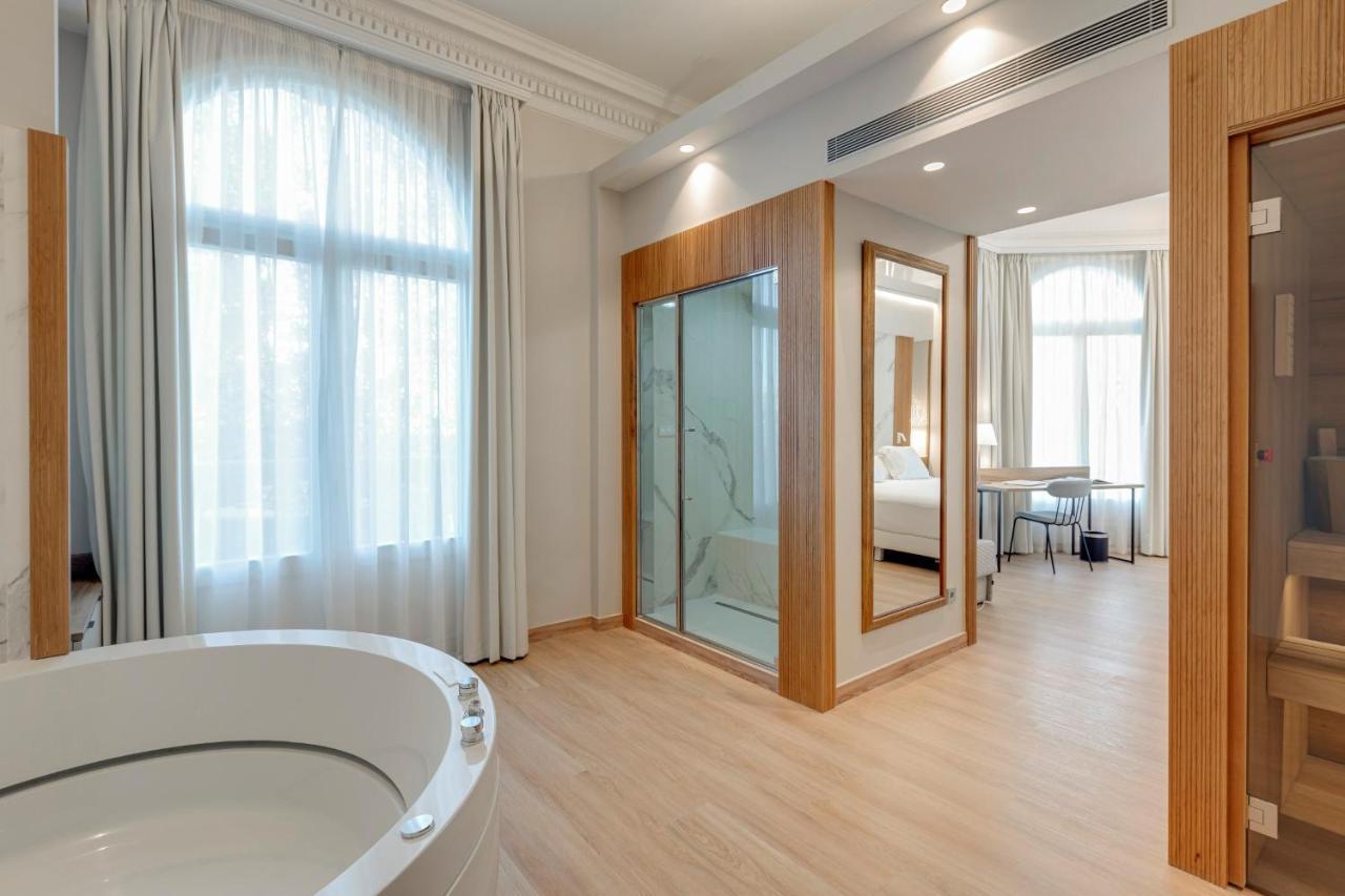 Suite Mirlo Hammam Hydromassage Bathtub Sauna