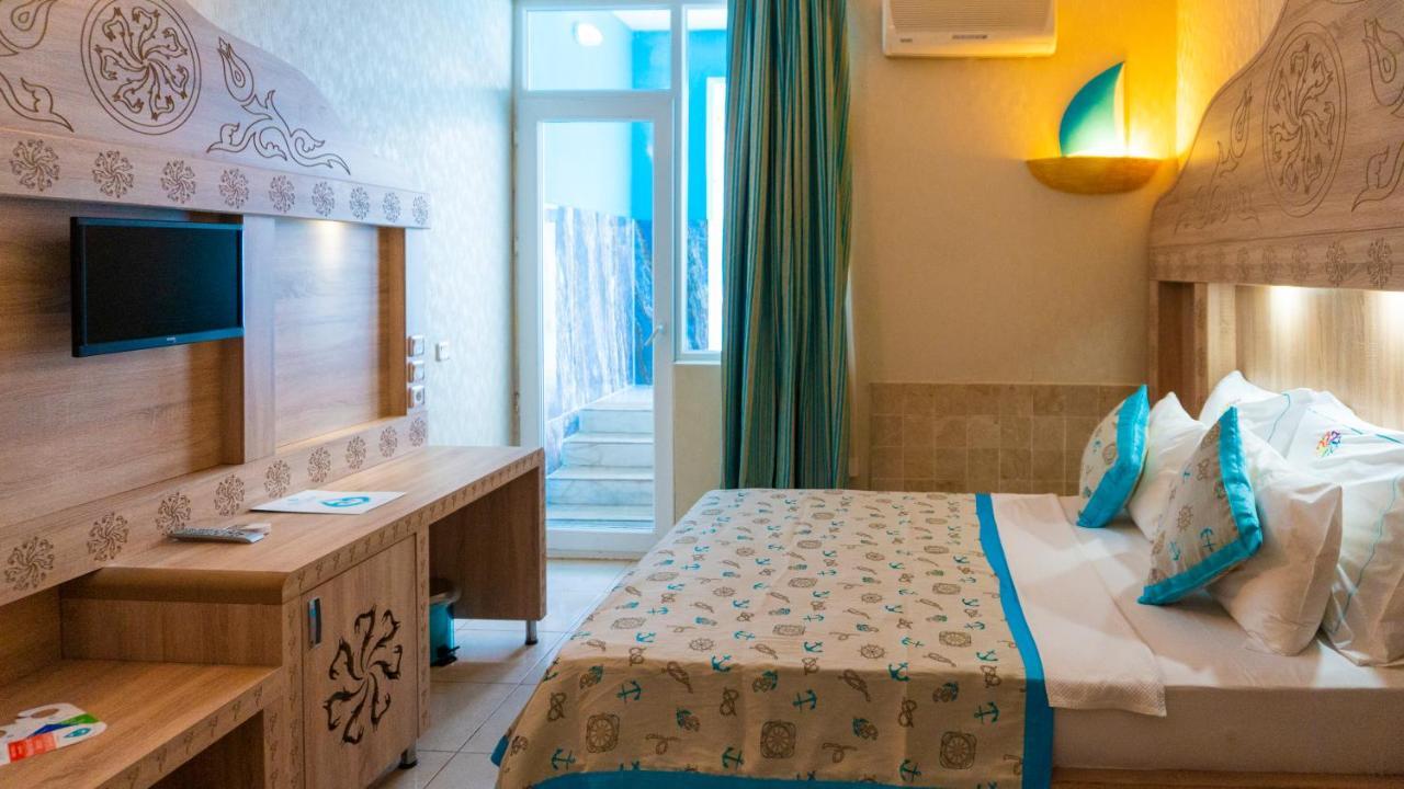 Swim-up Room