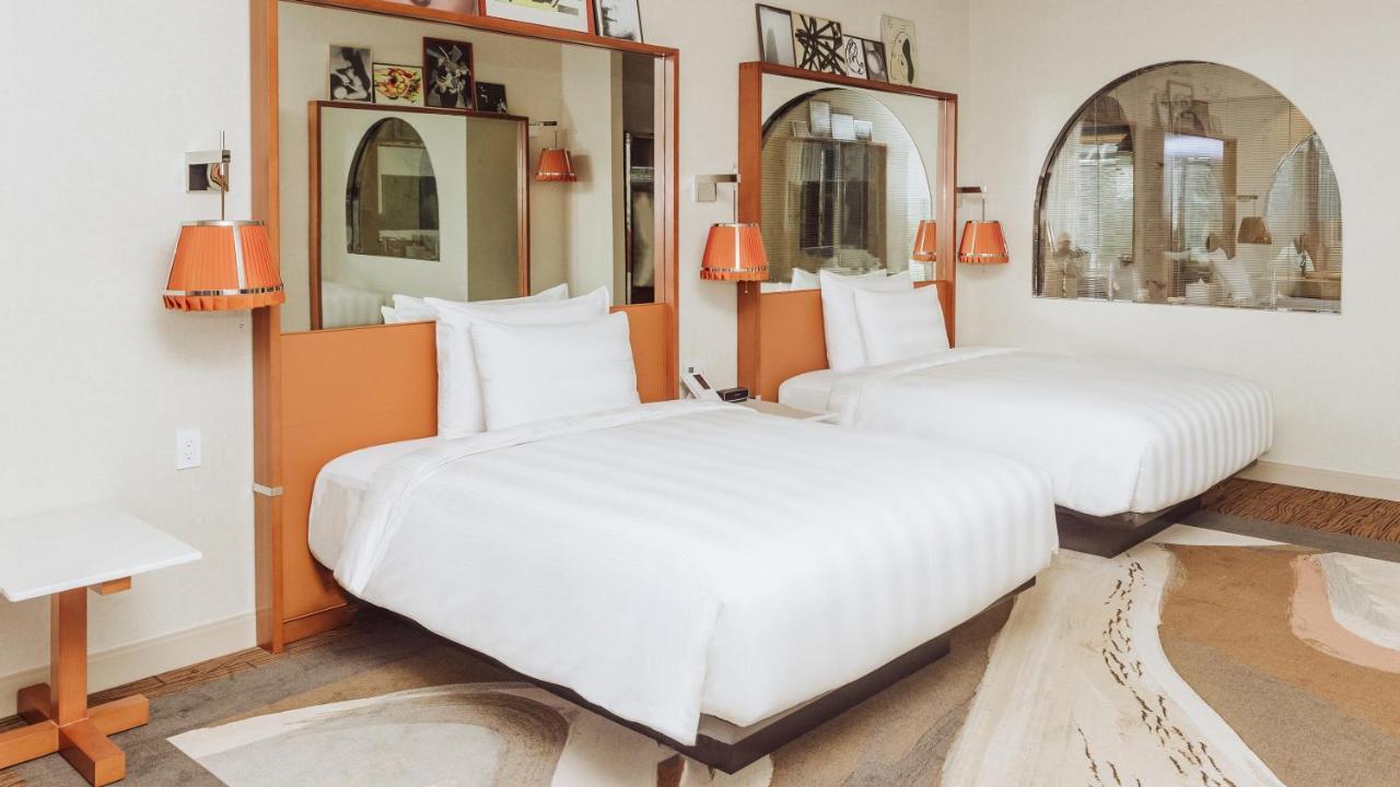 Premier Queen Room