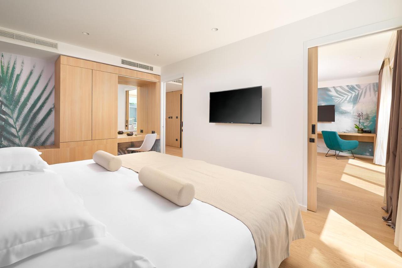 One-bedroom apartment balcony partial sea view
