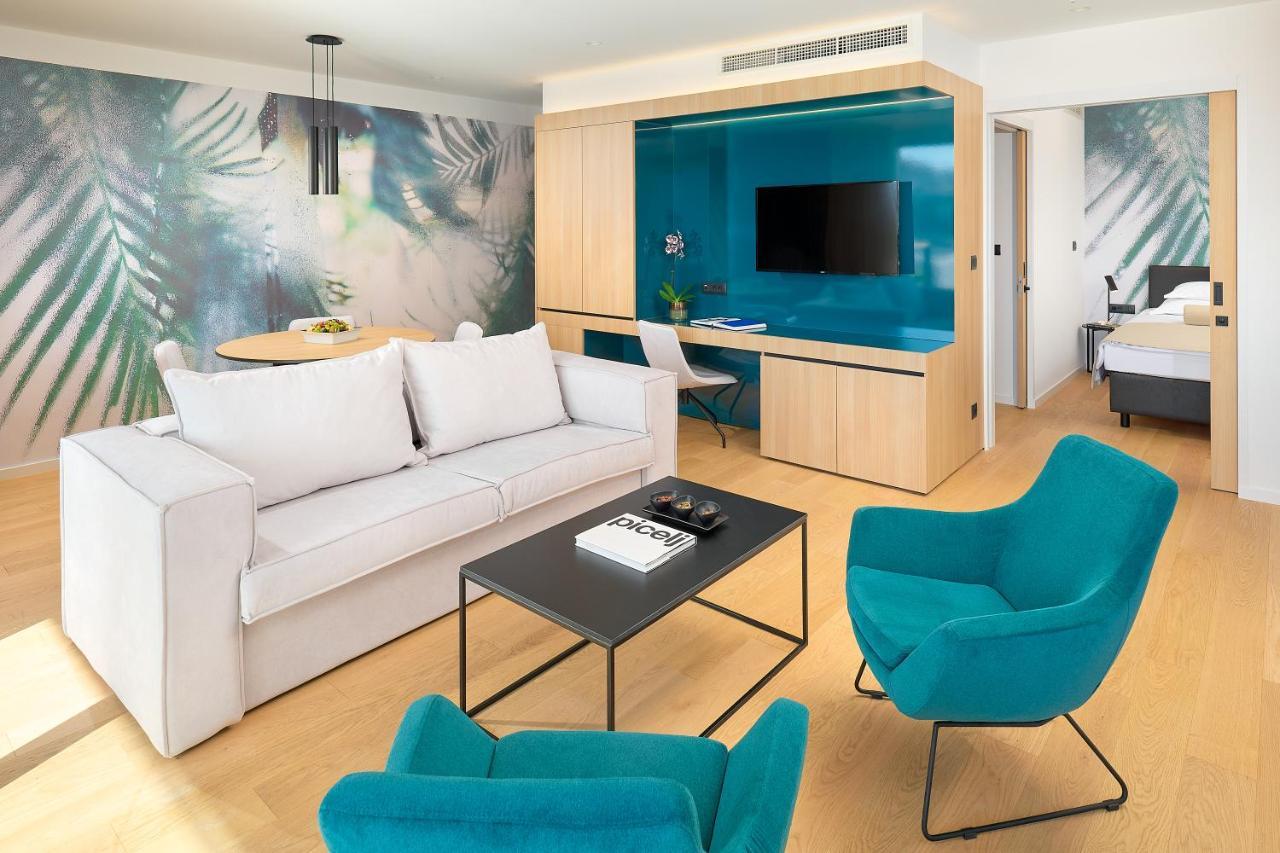 One-bedroom apartment balcony partial sea view