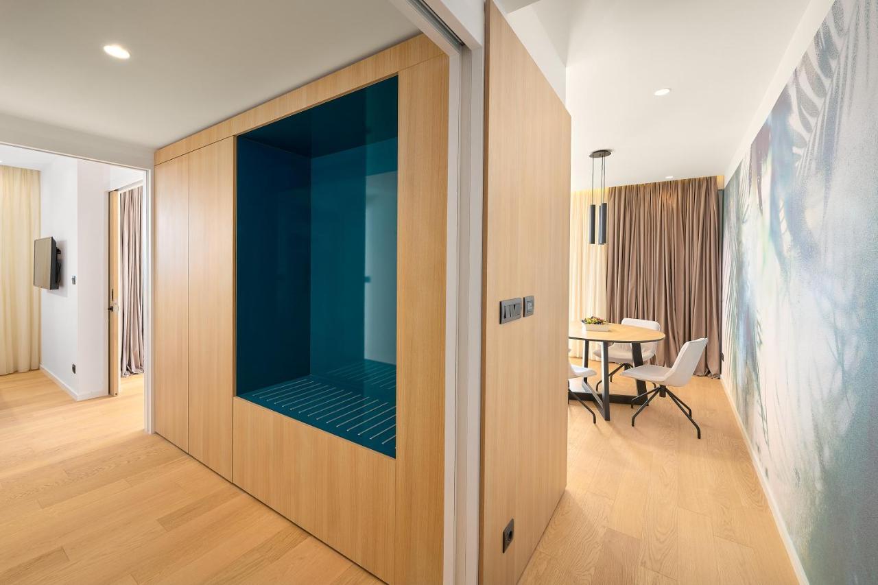 Comfort Two-Bedroom Apartment Balcony