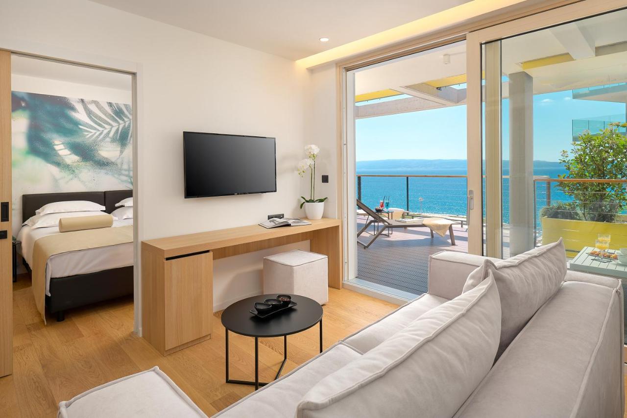 One-bedroom apartment balcony partial sea view