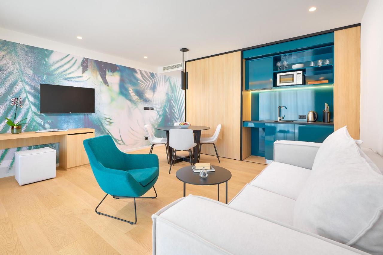 One-bedroom apartment balcony partial sea view