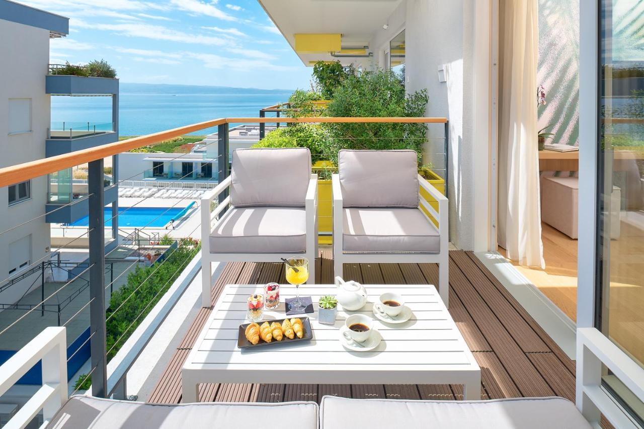 Comfort Two-Bedroom Apartment Balcony