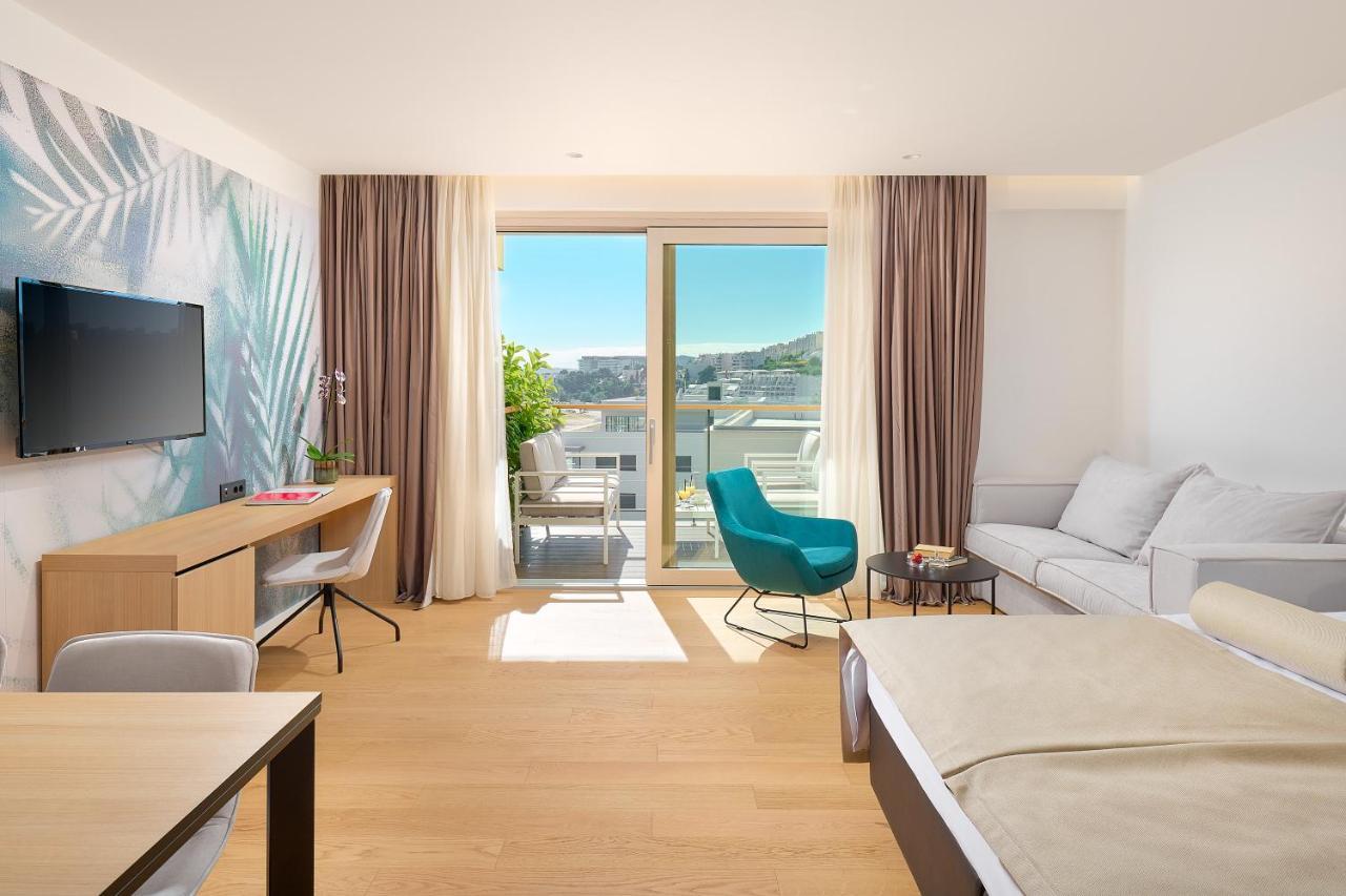Studio apartment partial sea view