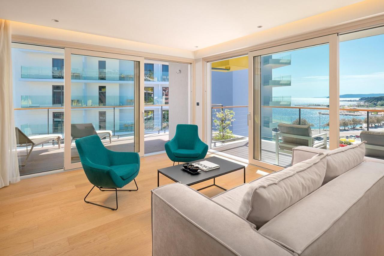 One-bedroom apartment balcony partial sea view