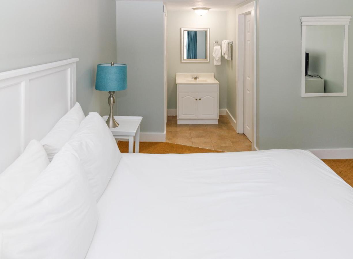 King Standard Semi-Private Balcony Quarterdeck Building Floor 2
