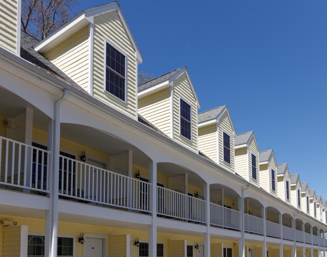 Queen Standard 2 Queen Beds Flagship Building