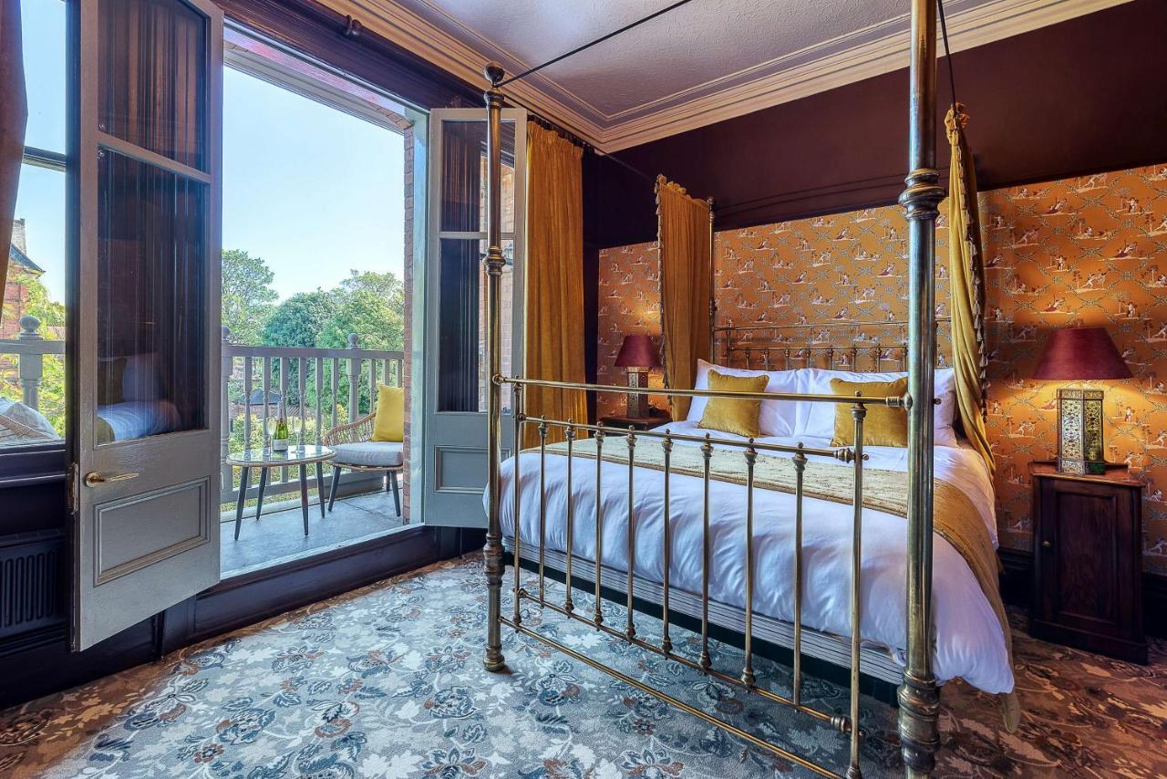 Superior Double Room Four Poster Bed Balcony