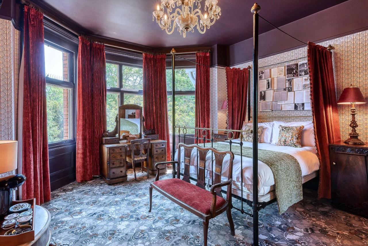 Double Room Four Poster Bed